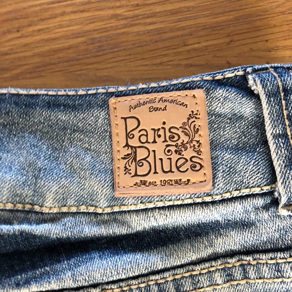 Distressed summer cutoff jean shorts - Picture 3 of 6